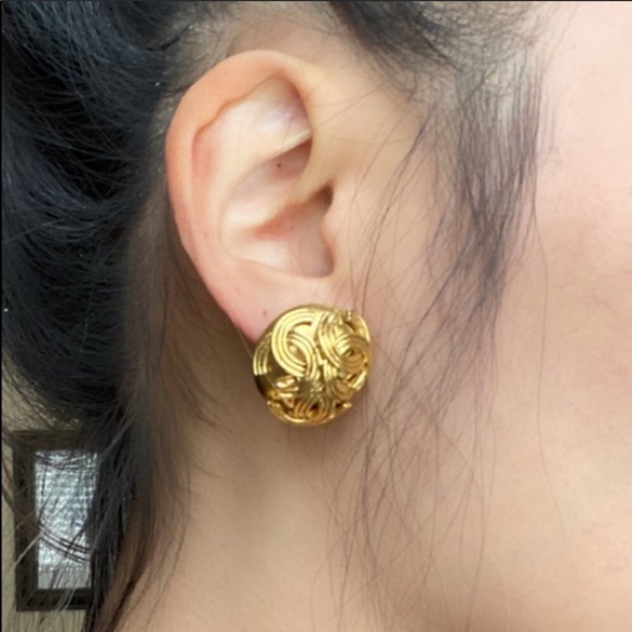 Auth Chanel 24k plated earrings - Picture 1 of 7